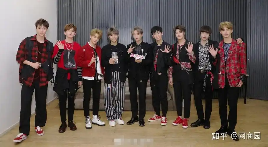 宣布正式出道,2020年10月6日,unine组合在发出毕业合照后正式解散