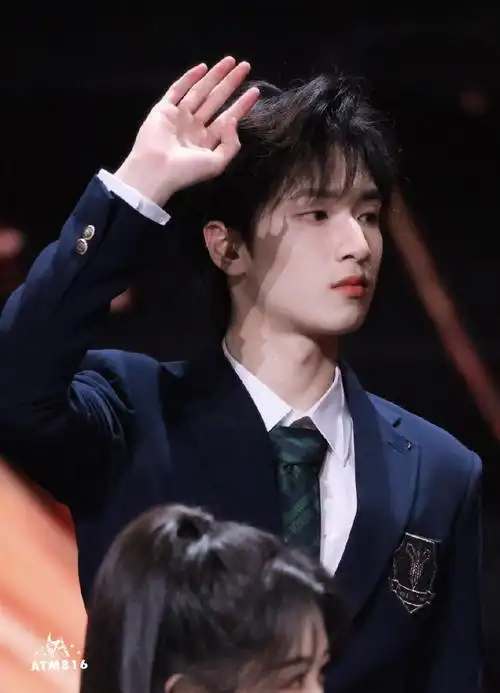 微博之夜##谁来救救严浩翔