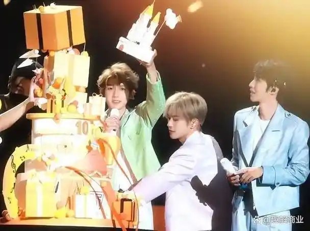 8月6日晚,tfboys和粉丝的"十年之约"如期而至,无论此前掀起了怎样的