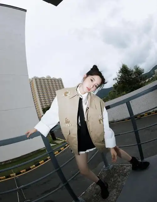 欧阳娜娜双丸子头少女写真9615 朋克少女娜比上线