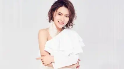 庄心妍伤感单曲《为情所伤》, 爱过的人都听哭了, 有故事的一首歌