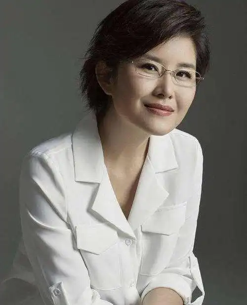 网友:王宁,才是目前央视一姐!_网易订阅