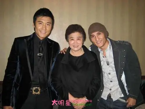 胡东老婆是谁胡东与老婆结婚照分享2