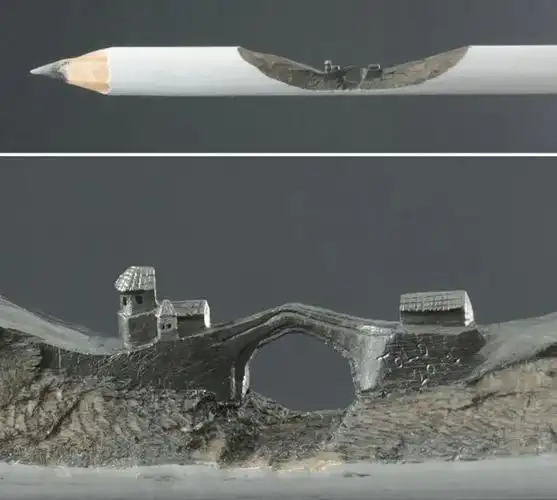 他将笔芯微雕做到极致作品不足1厘米需要显微镜才能看清细节