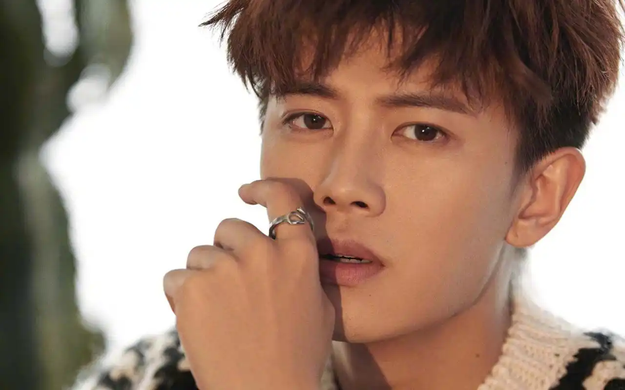 喜欢帅哥任嘉伦的朋友们赶紧收藏下载吧,更多明星类壁纸尽在美桌网.