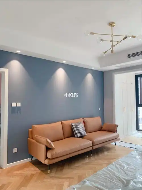 超喜欢立邦的灰蓝,特别想刷一面墙,可是装修公司用的是三棵树的漆