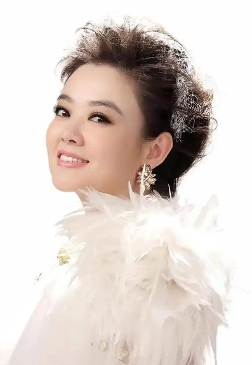 军旅女歌手:飒爽豪迈,唱出清爽!