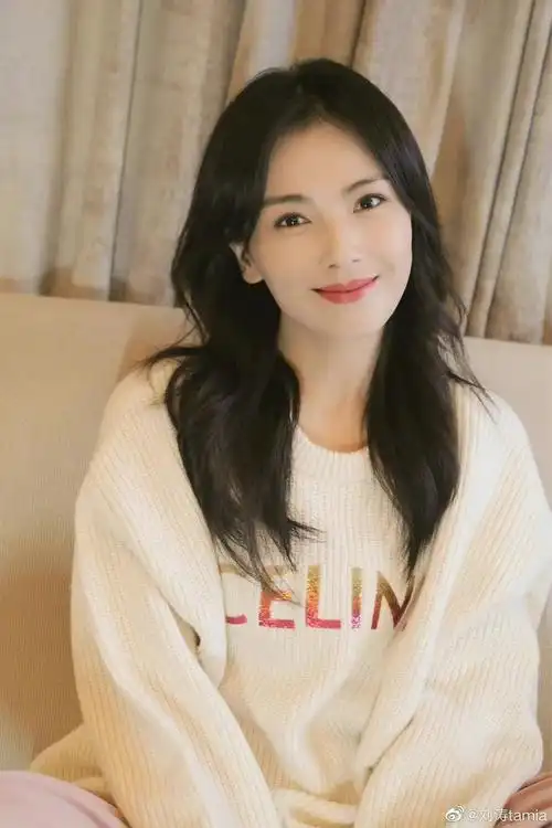 44岁刘涛晒口红20支超六千 折断后接着用太节俭——上海热线娱乐频道