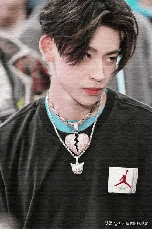 说唱顶流转战当爱豆,狂拽rapper变小甜豆,一首情歌