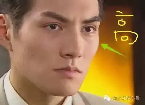 呐,在这里,给大家做个对比,严宽颧骨高,整体看是五官立体,棱角分明的