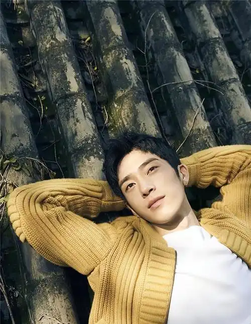 回顾井柏然出生28天被抛弃奶奶捡垃圾将他养大走红后父母来认亲