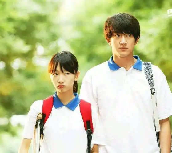 所谓初恋就是每当我们回忆起来的时候仍能在嘴上挂起一丝甜甜的微笑