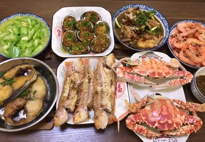 各地网友晒中秋晚饭有的丰盛有的讲究看到最后一个心酸了