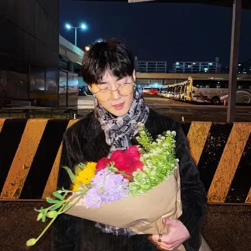 金俊勉  女友视角 最适合官宣了