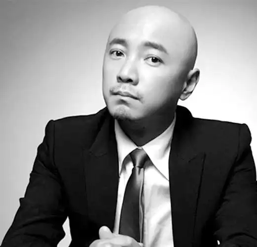 娱乐圈5大光头明星,个个霸气无比,最后一个影响好几代人!