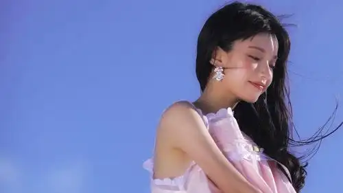 长发知性美女优雅气质魅力写真