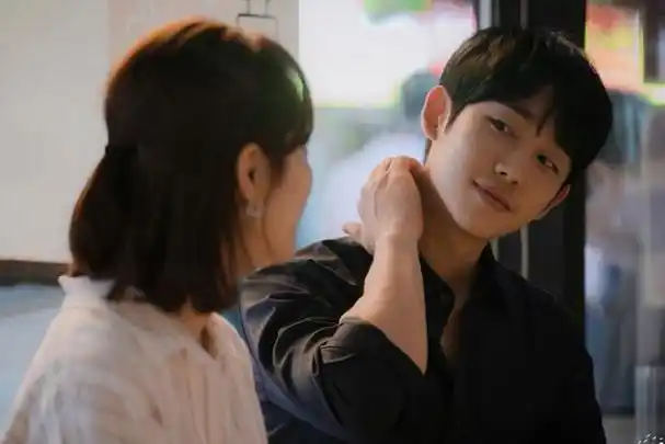 还有许多韩国顶流演员的作品,朴敏英,李钟硕,裴秀智,丁海寅,朴宝英