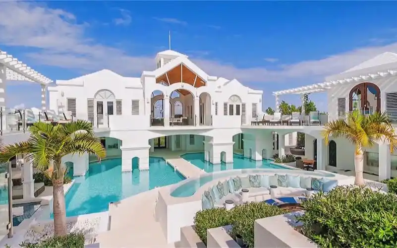 横扫各项建筑大奖,全球最美的海滨奢墅之一,像希腊众神一样的生活