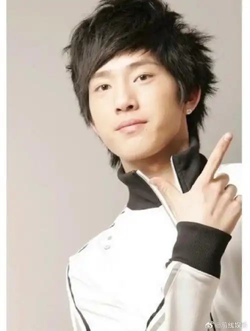 井柏然早期照片