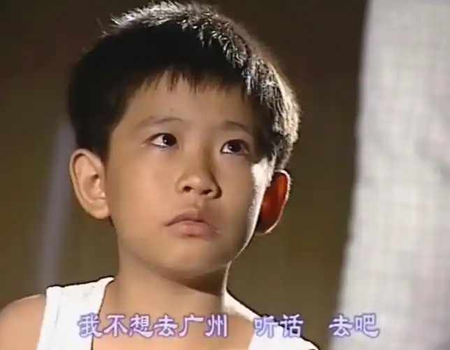 小时候被妈妈送走时,他不像其他两个妹妹和小弟,他是知道被妈妈狠心