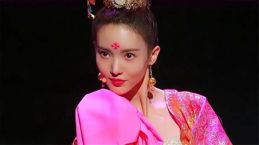 金晨挑战《十面埋伏》高难度舞蹈,惊艳全场,宋丹丹忍不住惊叹