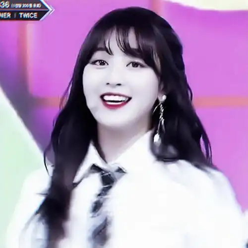 朴志效头像拿图点赞