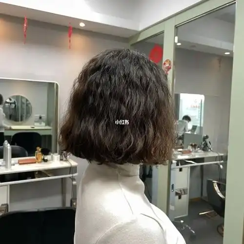 短发波波头卷发