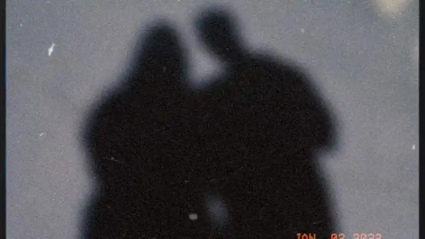 路灯下有两个影子,一个是我的,另一个也是我的. #快乐日常