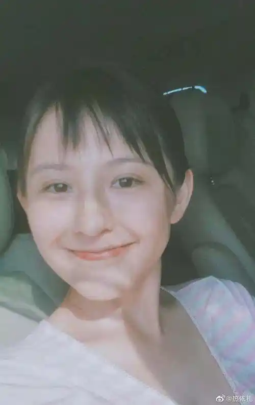 热依扎短发旗袍显出清丽古典美 长腿蛮腰太吸睛——上海热线娱乐频道