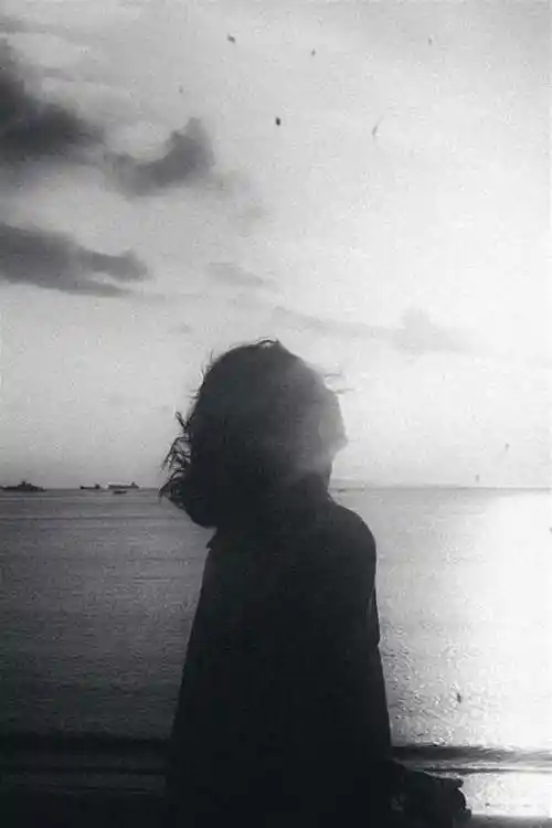 我爱的黑白头像和那个孤独的背影