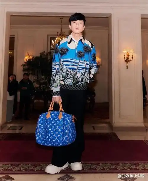 45岁周杰伦对比42岁林俊杰,骨相老去和皮相老去的差别