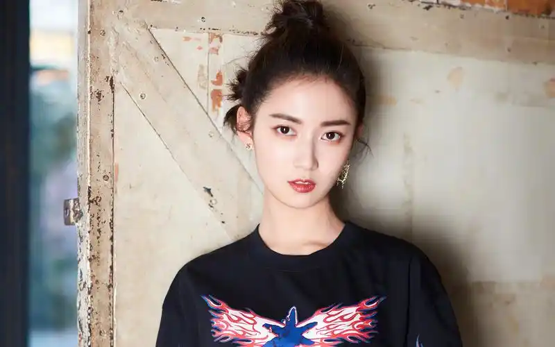 陈钰琪性感时尚写真桌面壁纸