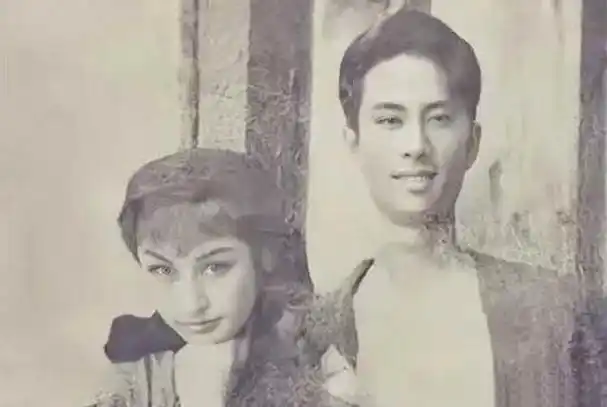 冯喆长得非常帅气,对黄宗英一见钟情.