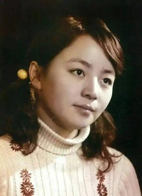 "京圈名媛"宋丹丹,靠直爽征服5个男人,十年婚姻被婚外情毁灭