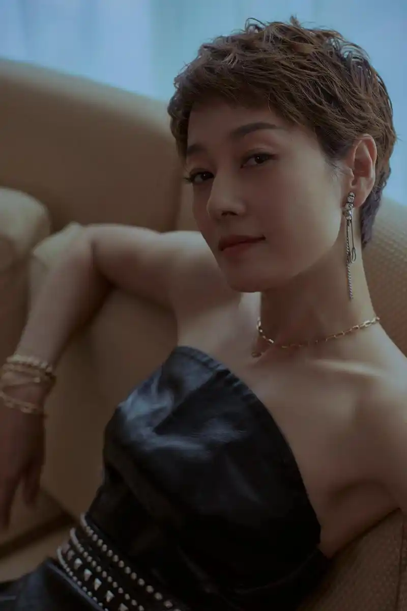 马伊琍旧照曝光 今日, 微博发布20年的照片与新剧剧照对比图,年轻时的