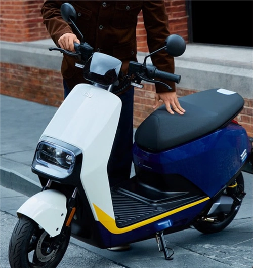 小牛g400两轮电动车开售:续航100km 最高时速52km/h