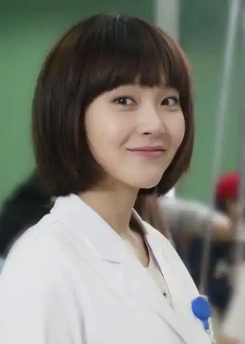 这次又是和正午合作的女性群像剧,不知道不温不火多年的张佳宁这次