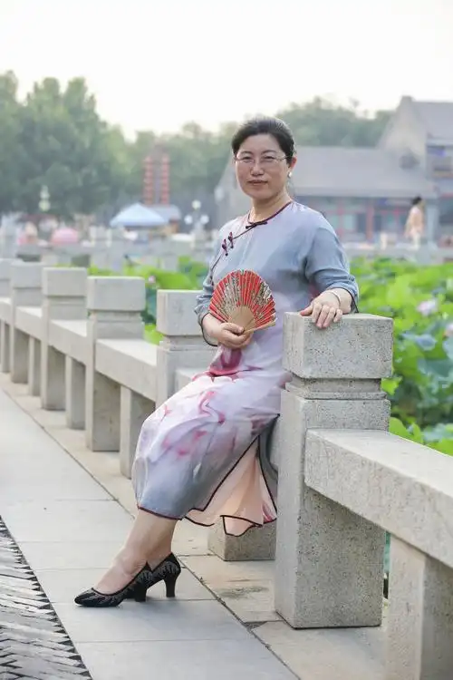 荷塘倩影～旗袍情怀(一) - 美篇