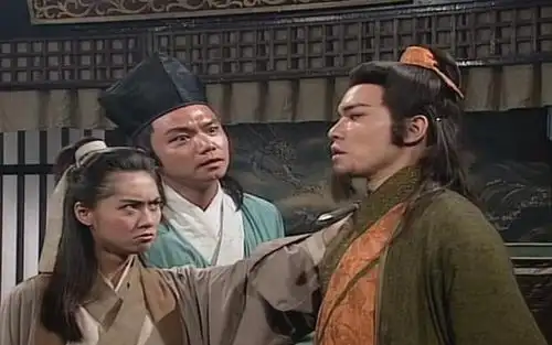 裘千丈在江湖上招摇撞骗,裘千仞却故意放任不管,这一目的是关键