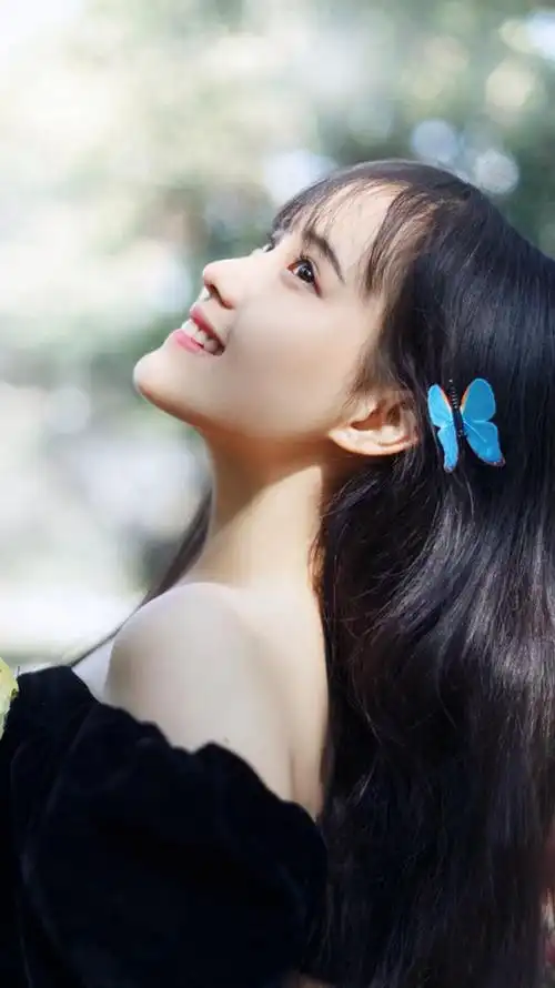 真正的美女往往有一对圆润的耳朵