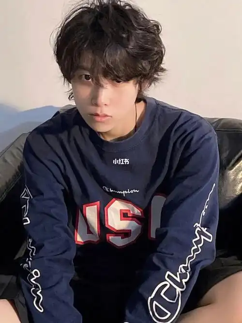 日系少年感卷发奶狗阳光男孩的即视感