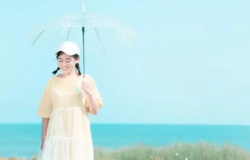 裁了两个版本,个人比较喜欢横版.