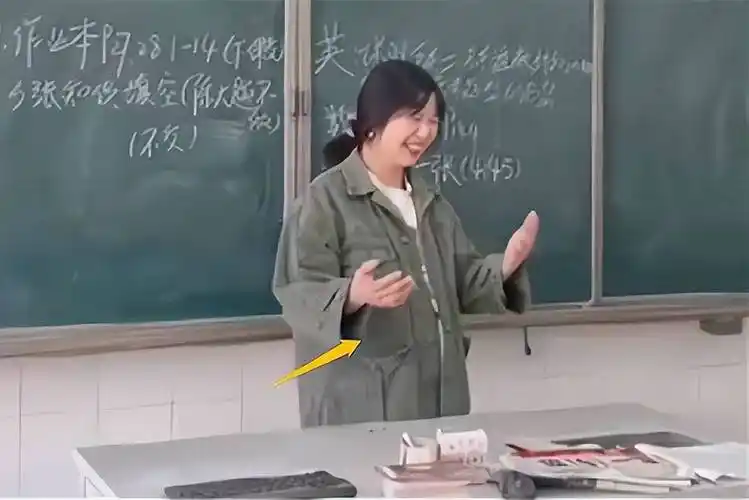 原创女老师穿透明孕装上课被家长举报受处分当事人并不服气