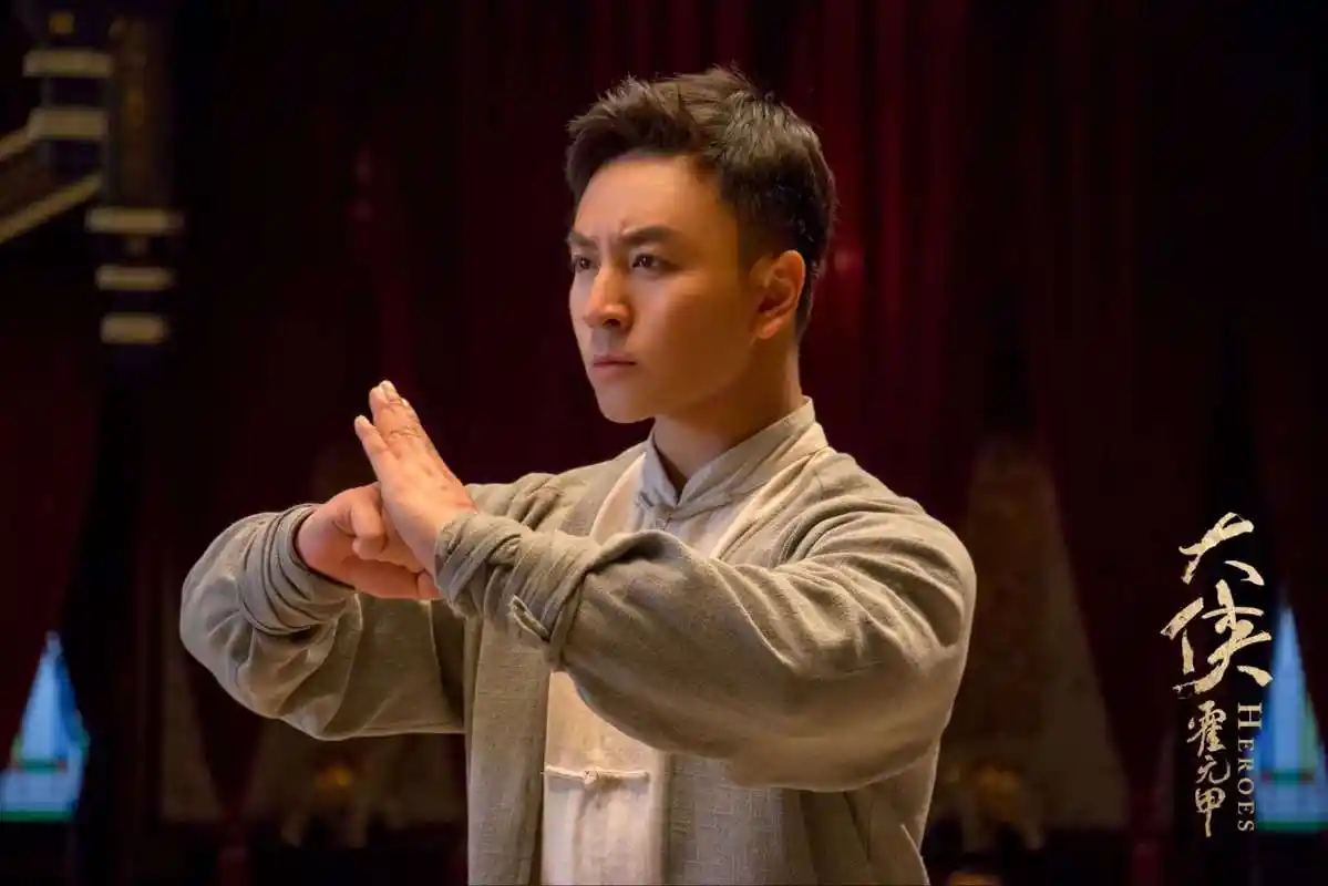 释小龙高燃打戏震撼过瘾播出过半,释小龙所饰演的陈真正式上线,年少气