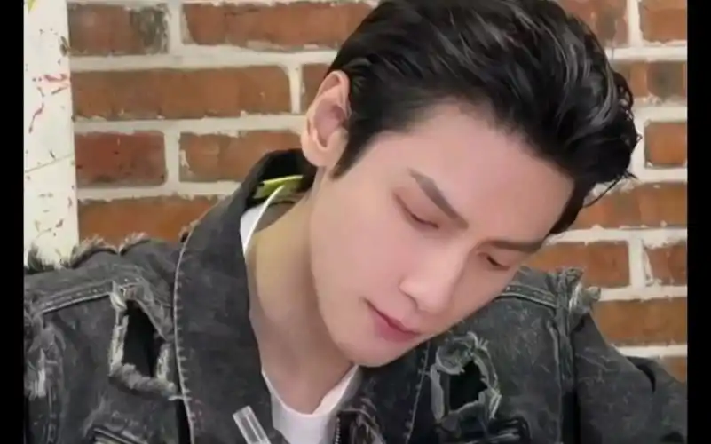 罗云熙这大背头我好爱好爱