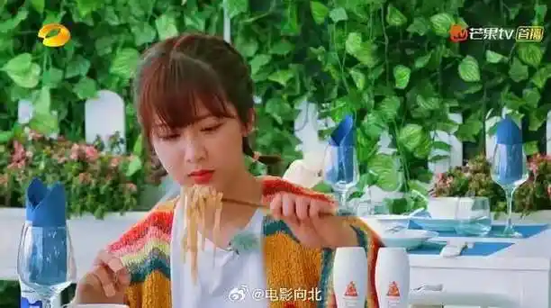 杨紫吃饭的量和男人一样多,黄晓明一说称重马上拒绝_新浪新闻