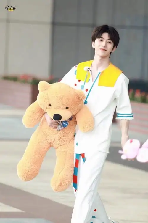 大宝宝抱着大熊02spotlight-蔡徐坤#蔡徐坤#hug me(抱我)