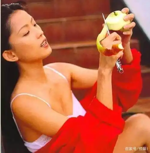 乌龙院女神叶全真18岁一脱成名今51岁仍未婚成冻龄女神