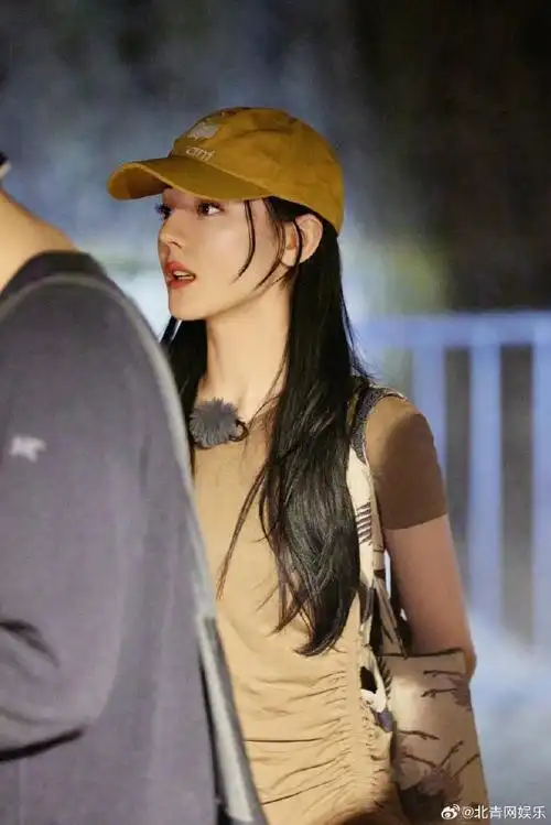 原来迪丽热巴一直是素颜#迪丽热巴真的是淡妆浓抹总相宜,在花少赖的