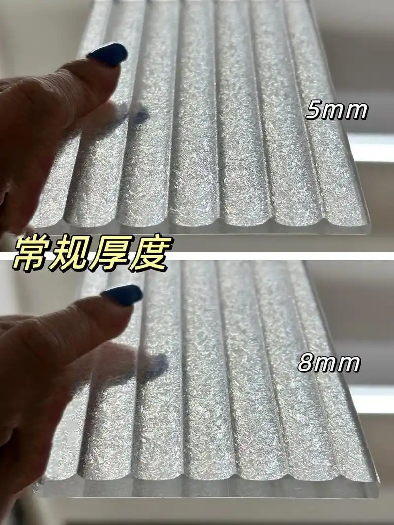 这家长虹玻璃还带花纹 长虹玻璃也称瓦楞玻璃,是压花玻璃的一种.